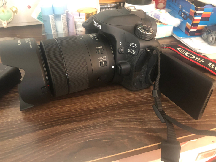 佳能80d 用过不超五次带镜头 99.9准...