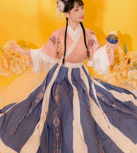 艺缕原创芙蕖汉服 三件套装 全新，吊牌还在...