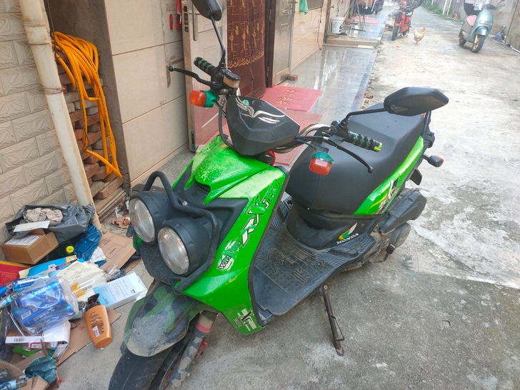 家用闲置摩托踏板车！家里车有点多，低价出售...