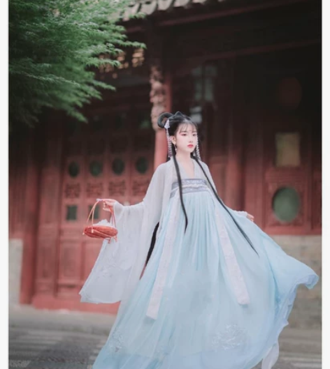 五五年汉服全套,仙仙的颜色,适合中秋穿。上...