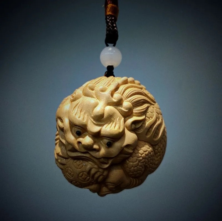 小叶黄杨木抱球貔貅手把件，有求必应实木文玩...
