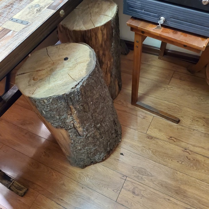 原木桌腿一组,100元一个,共2个高63厘...