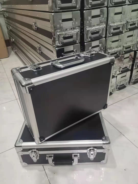 定做铝合金工具箱，铝合金手提箱，铝合金仪器...