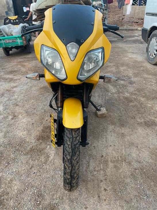 隆鑫摩托车