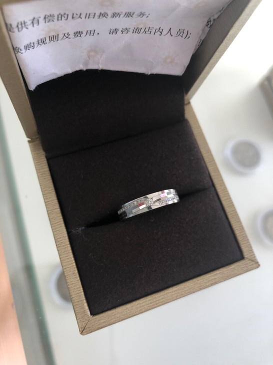 男女通用钻戒 万达购入 重3.6克多 钻石...