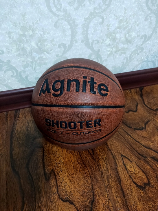 Agnite篮球   闲置出售   成色如图