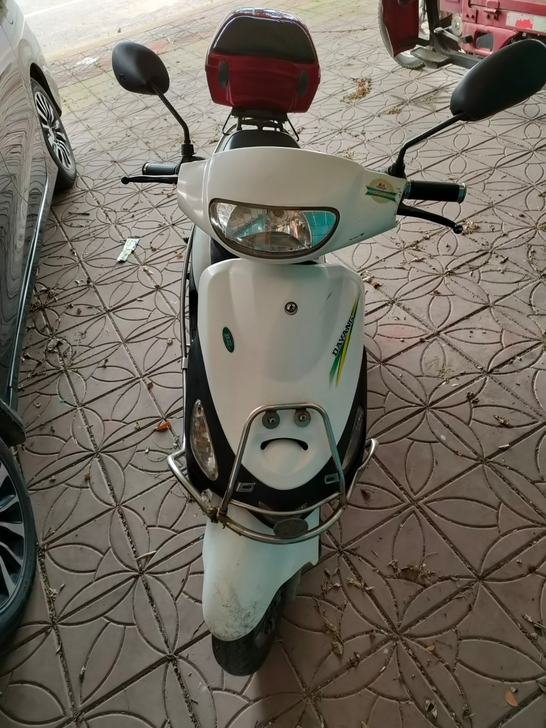 大阳踏板摩托车，50排量。特省油，全车电器...