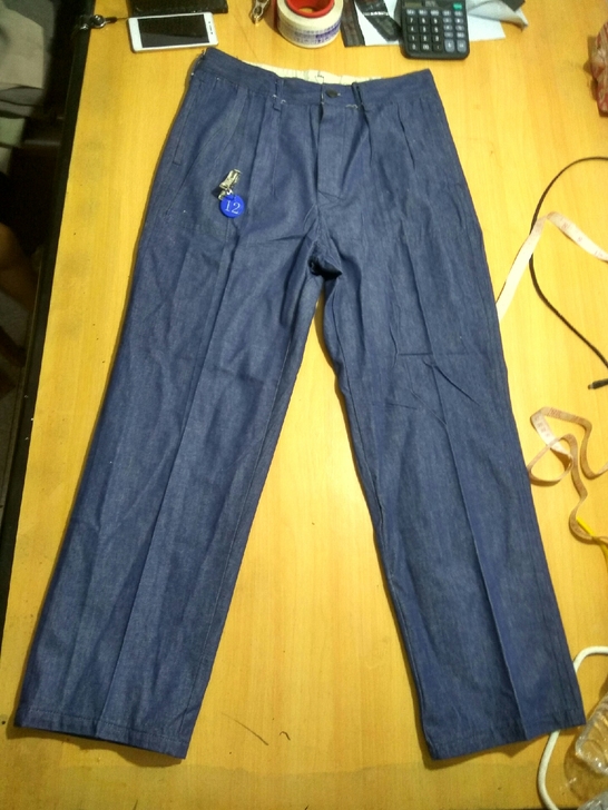 老款怀旧正开门裤子，几乎全新，腰围84，裤...