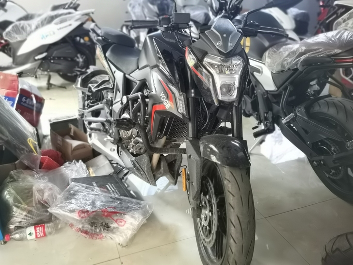 无极300r街车5月份上牌跑了1000公里