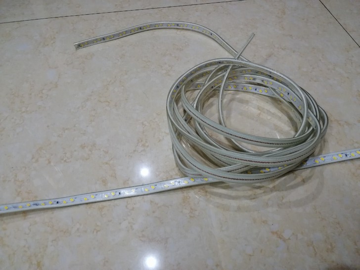 LED灯带，2根，一根2米，一根5米，无电...