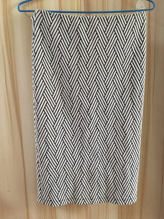 zara中长半身群后开衩松紧腰M码