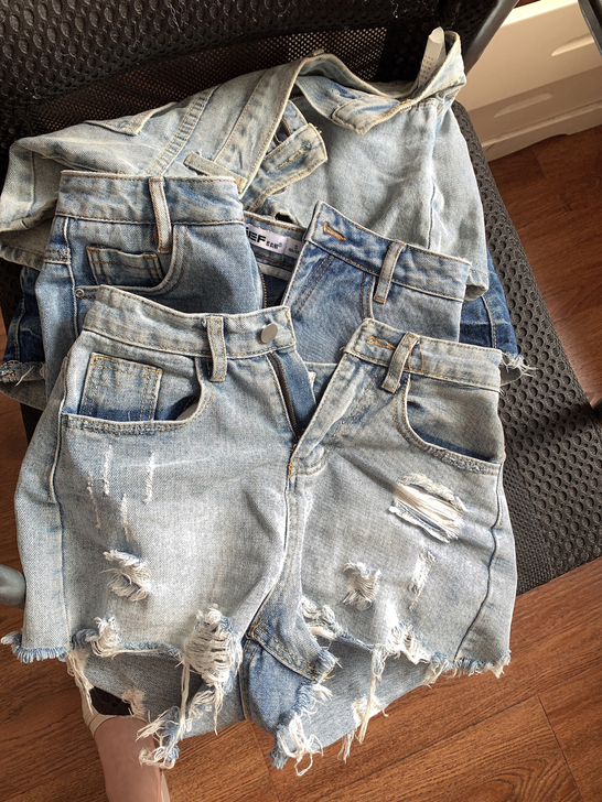 这种牛仔裤有十几条吧，可以搭配任何上衣，给...