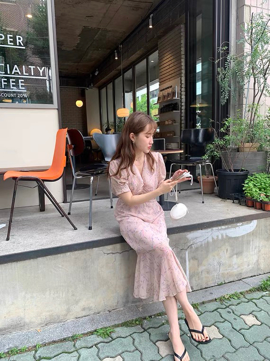 Ammjoo 韩国采购 浪漫碎花鱼尾半袖v...