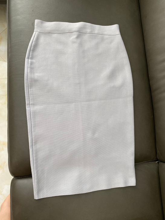 M码,非常显气质的浅蓝色,高腰中裙包臀裙绷...