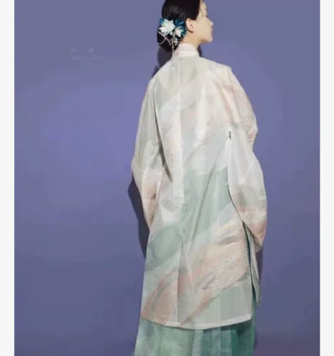 一套熠耀同款来料白云明制立领汉服 一套包括...