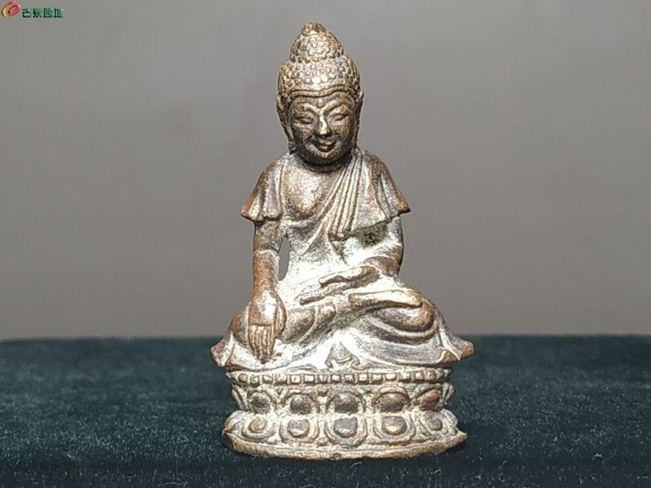 清代藏传铜佛。包浆醇厚，工艺精湛，神态一流...