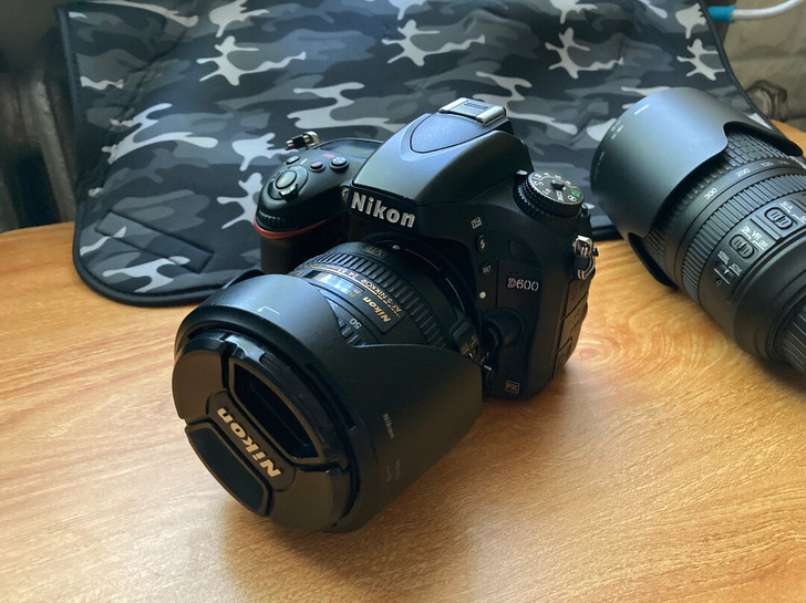 灭门出一套尼康单反D600套机，一机三头。...