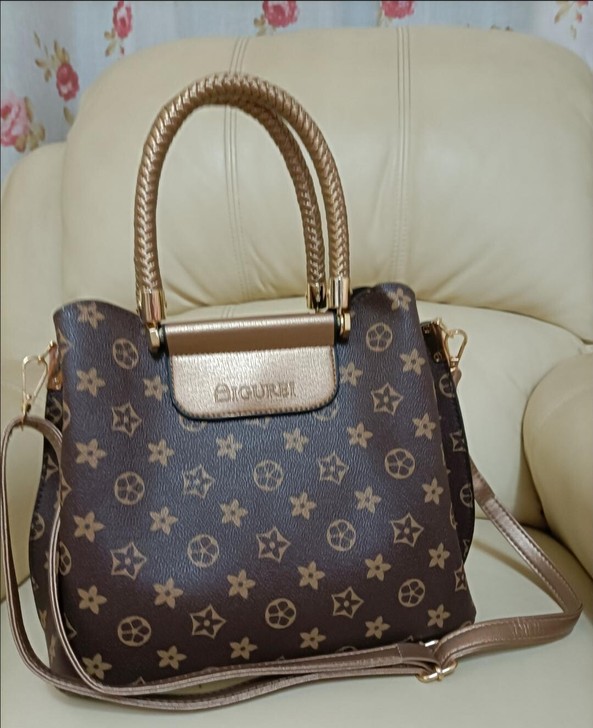 四季女款包包2021新款潮女包百搭手提包简...