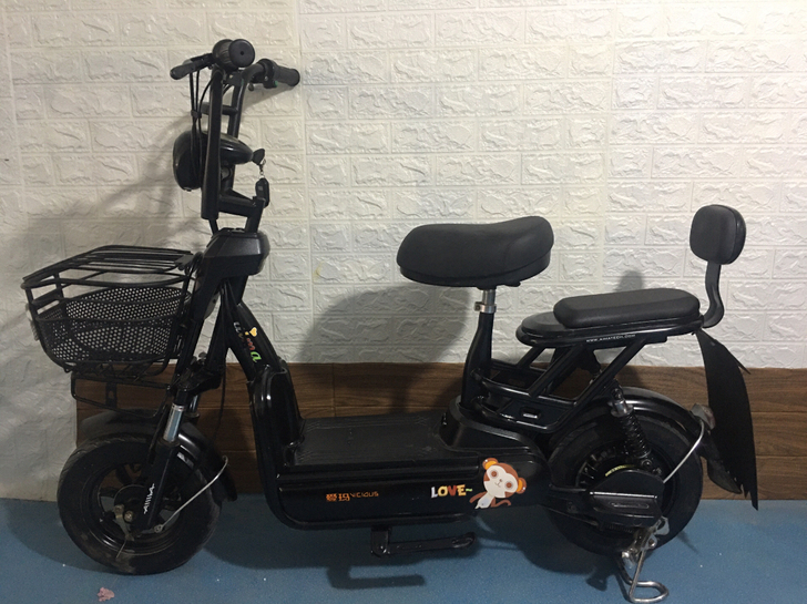 刚到爱玛一辆，电池50里路没有问题，