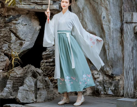 千韵岗汉服女正品原创中国风秋冬日常交领齐腰...