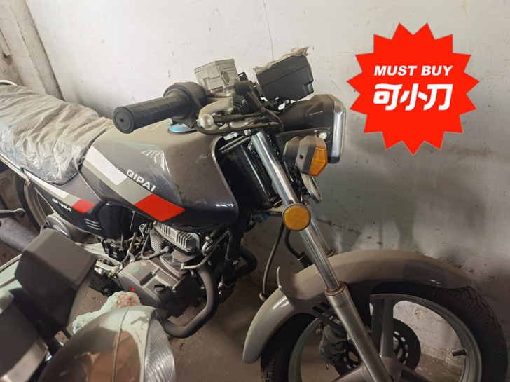 双排气摩托车