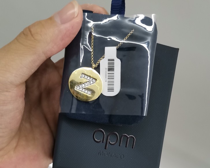 闲置转让  香港柜正品银色apm字母项链女...