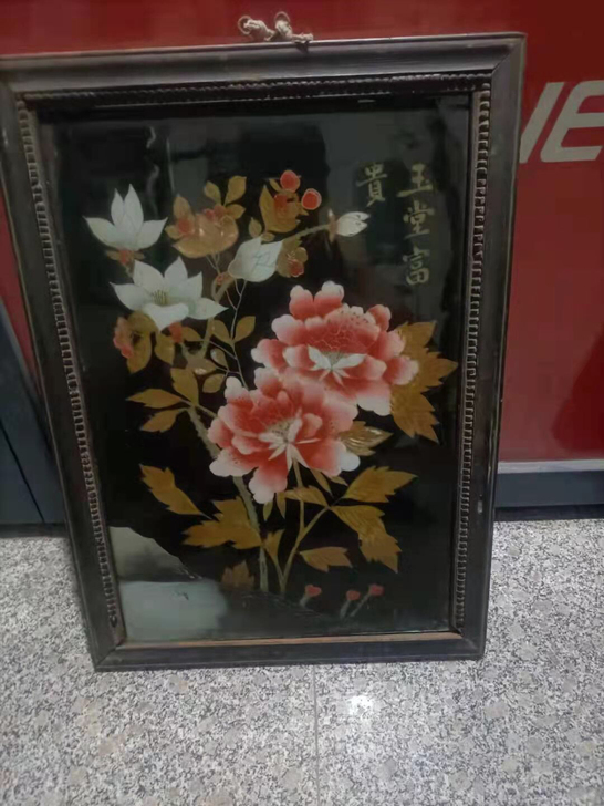 民国玻璃画一对下边花掉了一块