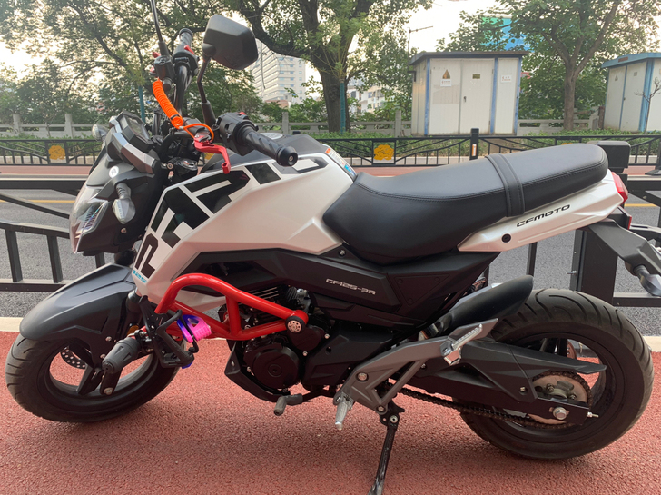 春风狒狒125st 白色,2020年5月给...