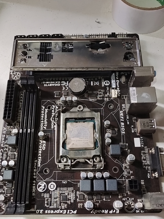 出片技嘉H61M－D1主板  送亮机U  ...