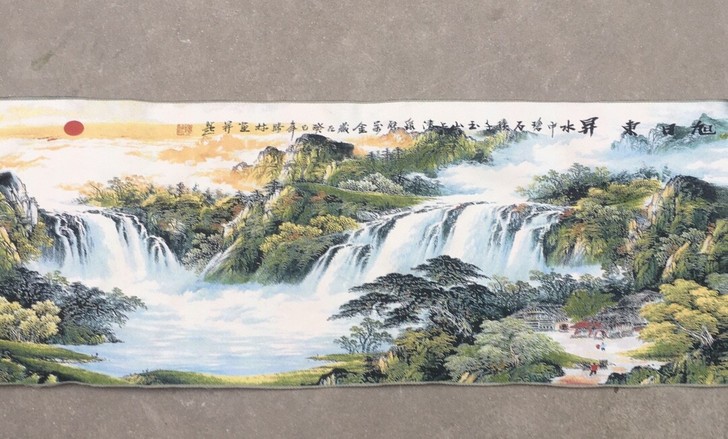 在乡下老婆婆那偶得一副未装裱刺绣画,旭日东...