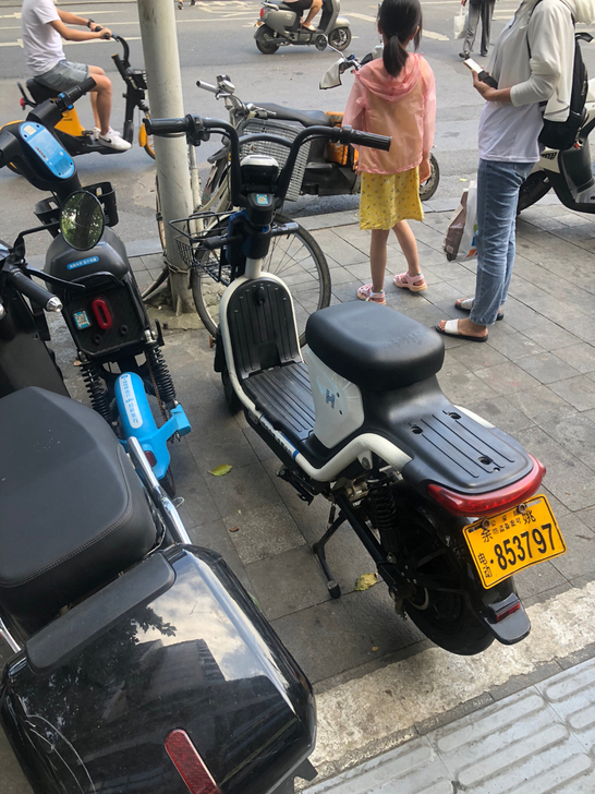 哈啰电动车八九成新，因要换一批新车旧车便宜...