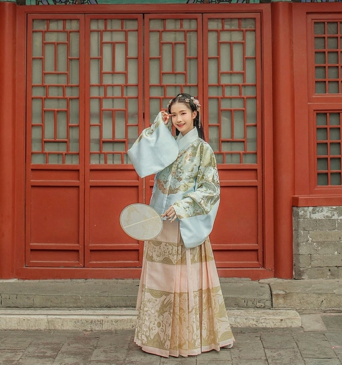 正 汉尚华莲九曜原创汉服女织金龙纹明制袄裙...