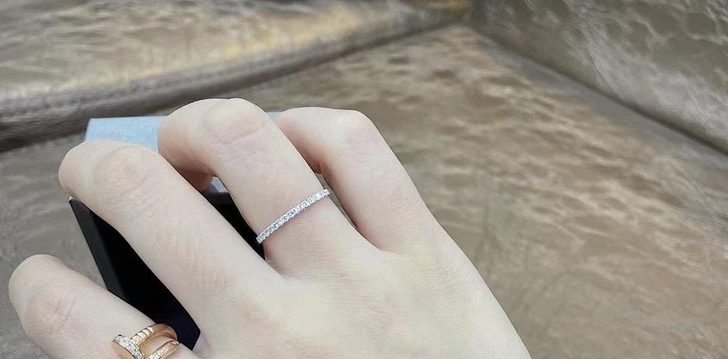 18k金钻石  排戒、800卖掉（有证书）