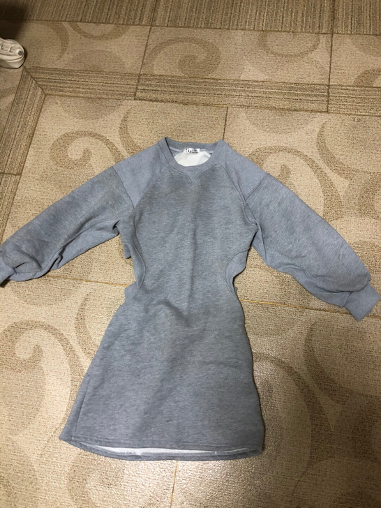 露腰卫衣裙