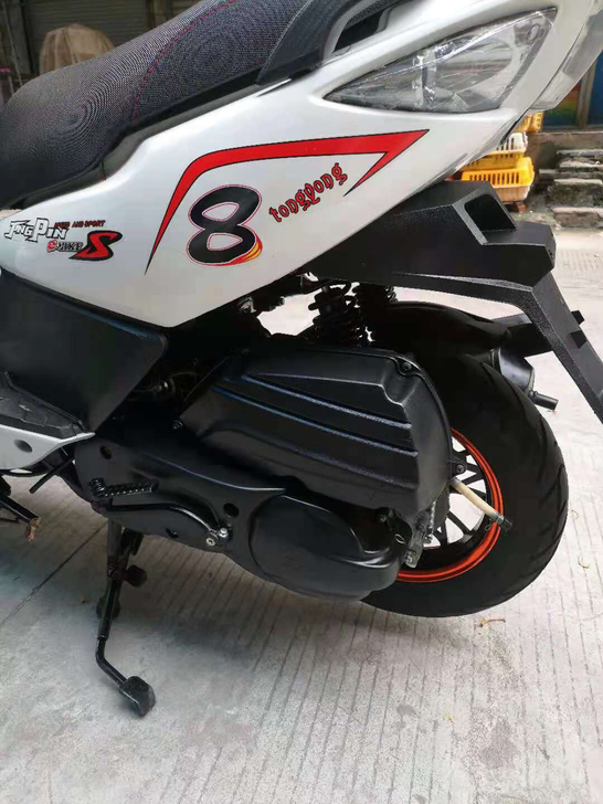 摩托车鬼火跑车接车九九新。