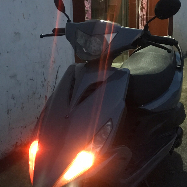 求购出自用国三原装踏板车!