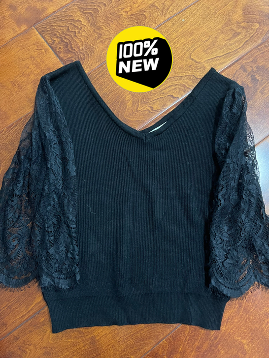 韩国进口女装 黑色针织衫 蕾丝袖 特别有设...