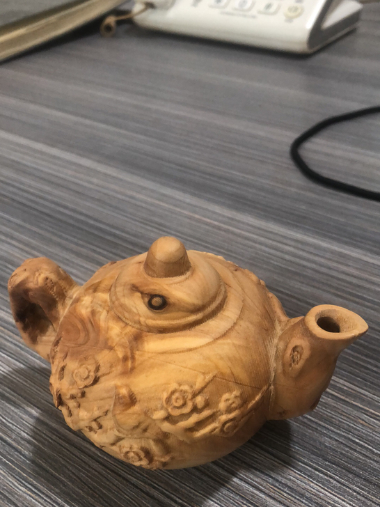 闲置几乎全新崖柏雕刻手把件。