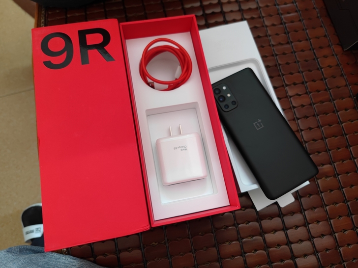 一加9R 8+256G！！无拆修全部原装！...
