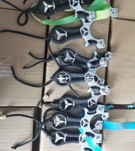 残次品弹弓 可以正常使用,就是不能加瞄准镜...