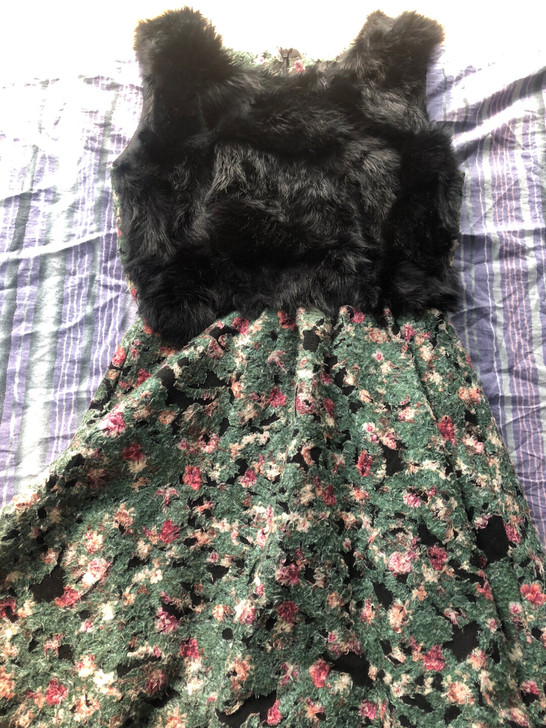 绿色毛绒裙