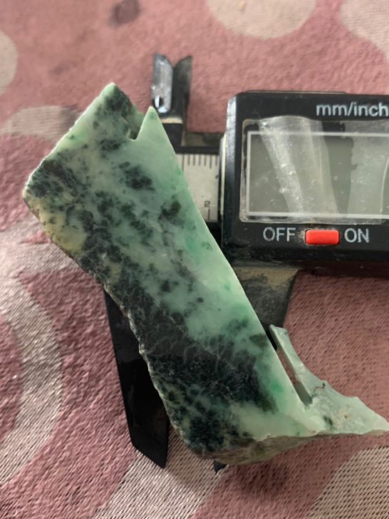 天然翡翠边角料练手料 有色差标价为实价多拍...