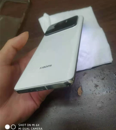 小米11Ultra，12+512，手机压过...