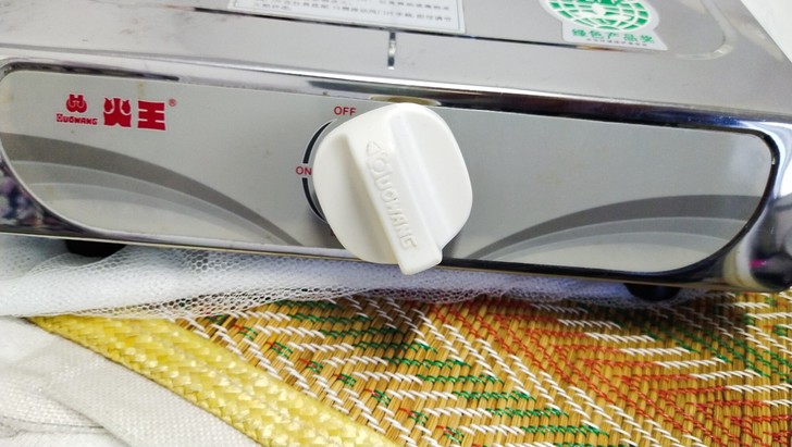 全新煤气灶，只试过一次，便宜出售，自取全新