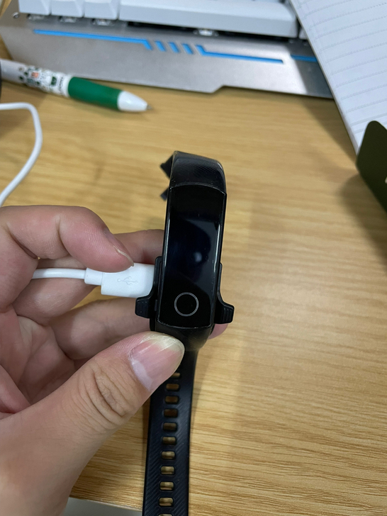 荣耀手环4，标准版，朋友给的，