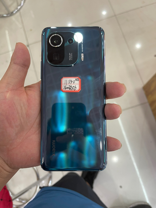小米11pro 8+256g 新的很 磕碰...