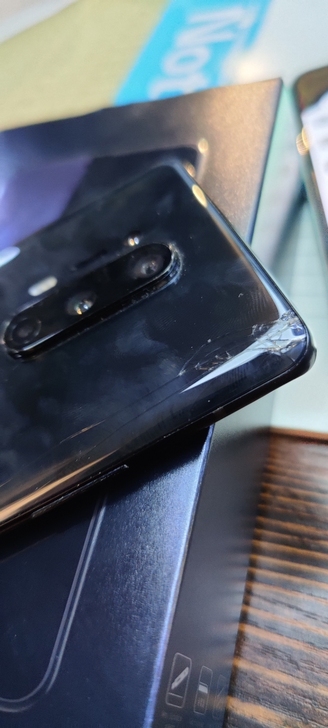 一加8pro 12+256后盖碎