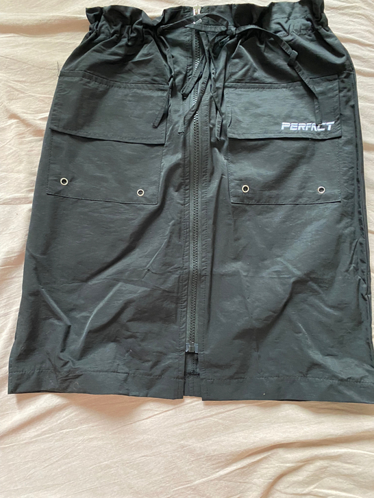 工装半裙 实体店购买，冲动消费 一次没穿过...