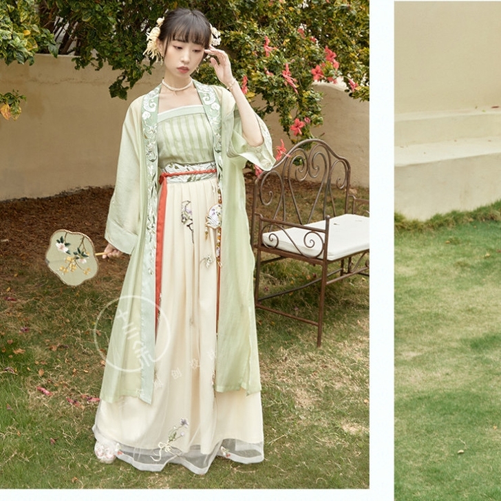 十三余小豆蔻儿  汉服