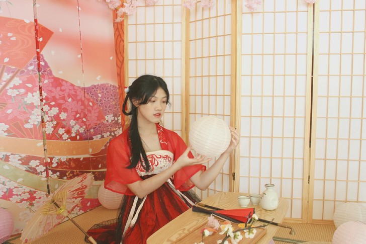 十三余小豆蔻儿抖音微博同款彼岸花刺绣改良汉...